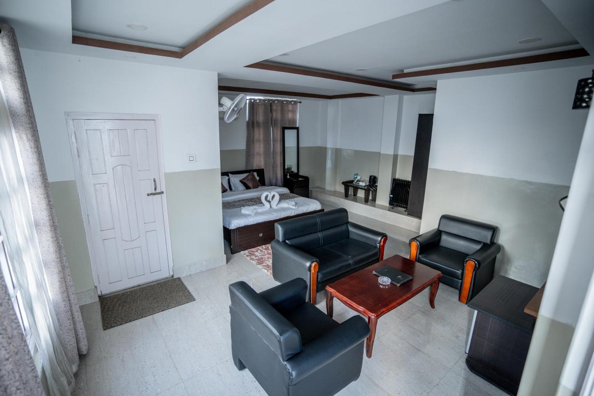 2K Hotel Kohima ภายนอก รูปภาพ