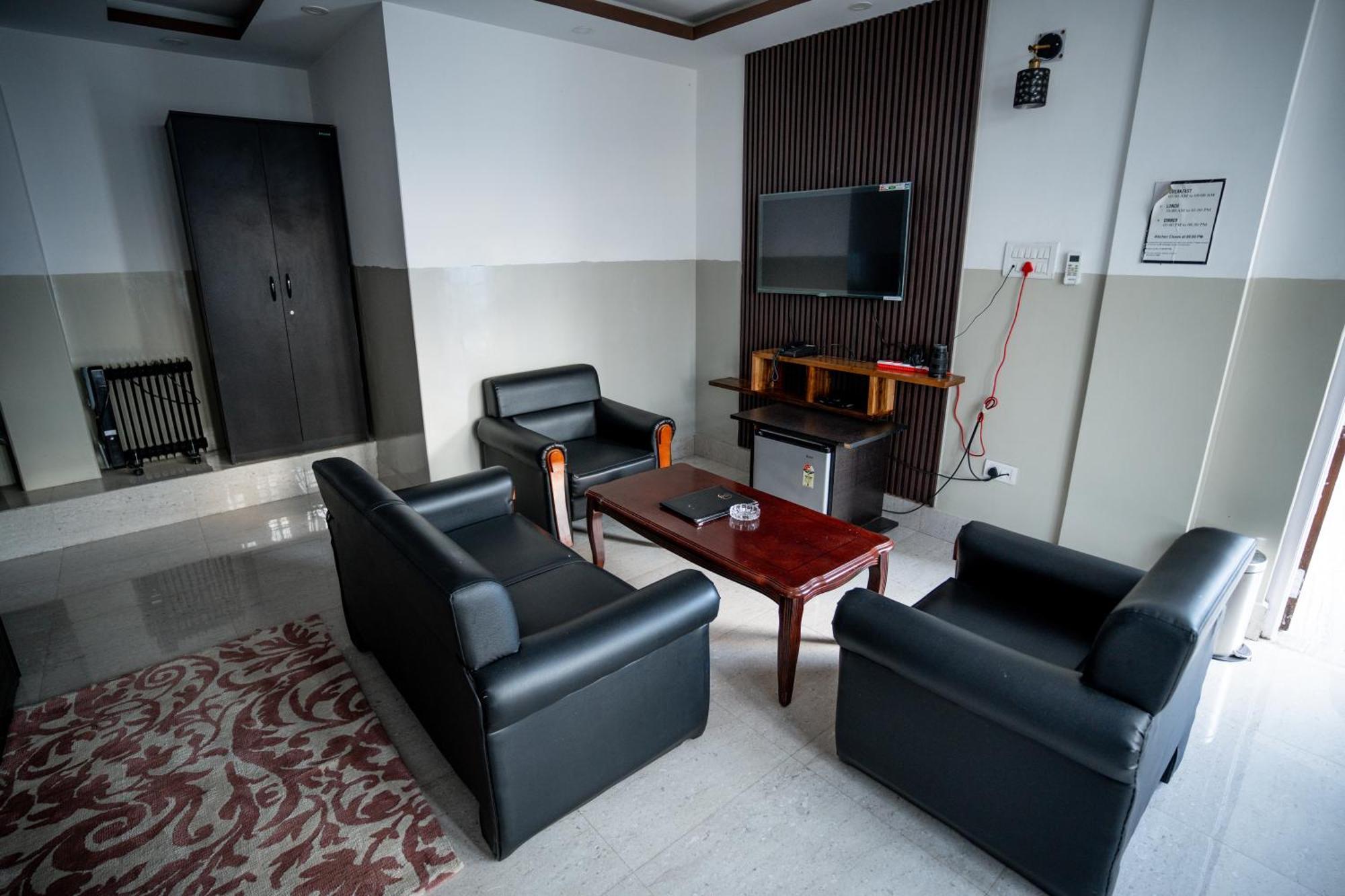 2K Hotel Kohima ภายนอก รูปภาพ