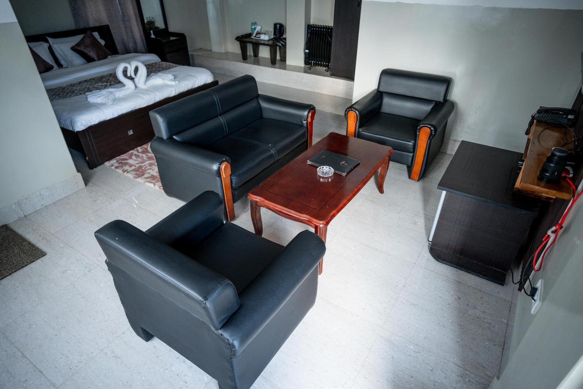 2K Hotel Kohima ภายนอก รูปภาพ